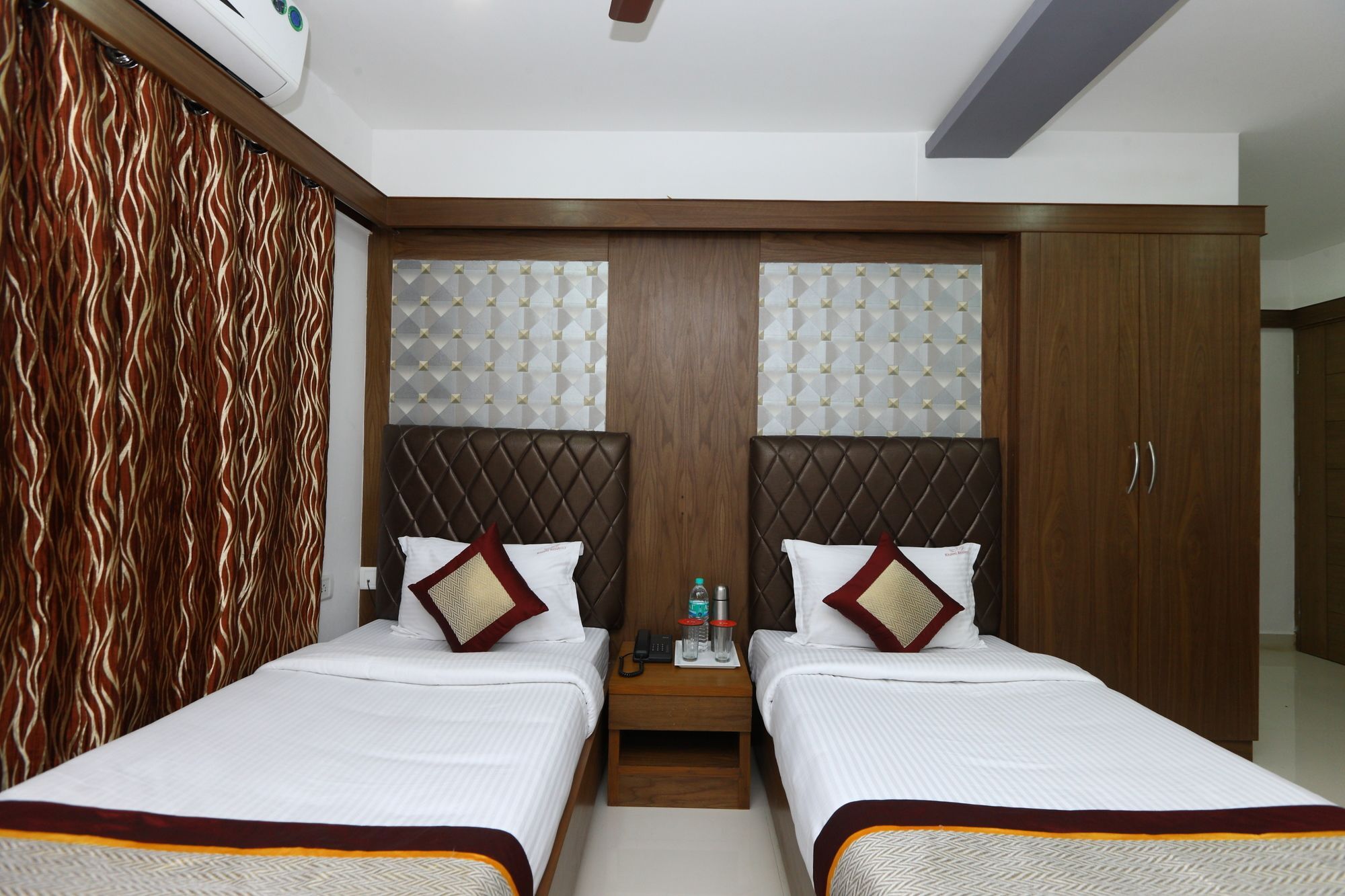 Oyo 6626 Khaleej Residency Otel Chennai Dış mekan fotoğraf